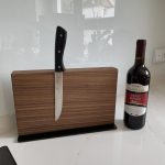 Messerblock aus Nussbaum (klein) mit massiver Stahlplatte